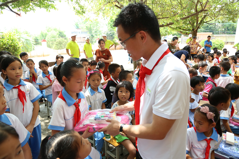 益百分攜手深圳市關愛行動基金亮相99公益節(jié)